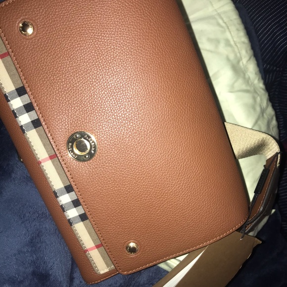 Burberry purse - Picture 3 of 4